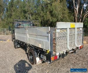  2004 Isuzu NPR 300 turbo table top tailgate loader tray truck 