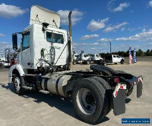 2011 Volvo VNM42T200