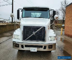 2012 Volvo Single Axle Day Cab Auto 350K 425HP VNL One Owner Great Runner Delivery Available