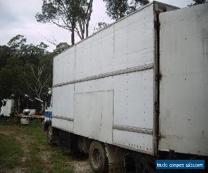 mitsubishi fk 415 12/1988 furniture pan with large tail gate loader 40/m2 truck.