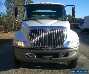 2006 International 4200 NON CDL LONG RACK LIFT GATE JUST 9K ACTUAL MI ADJUSTABLE LOAD ANGLE LIFT GATE