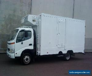 2002 HINO DUTRO REFRIGERATED PANTECH TRUCK.