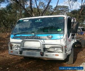 2005 Isuzu NQR cab chassis 