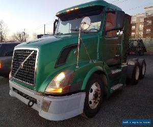 2004 Volvo VNL 300